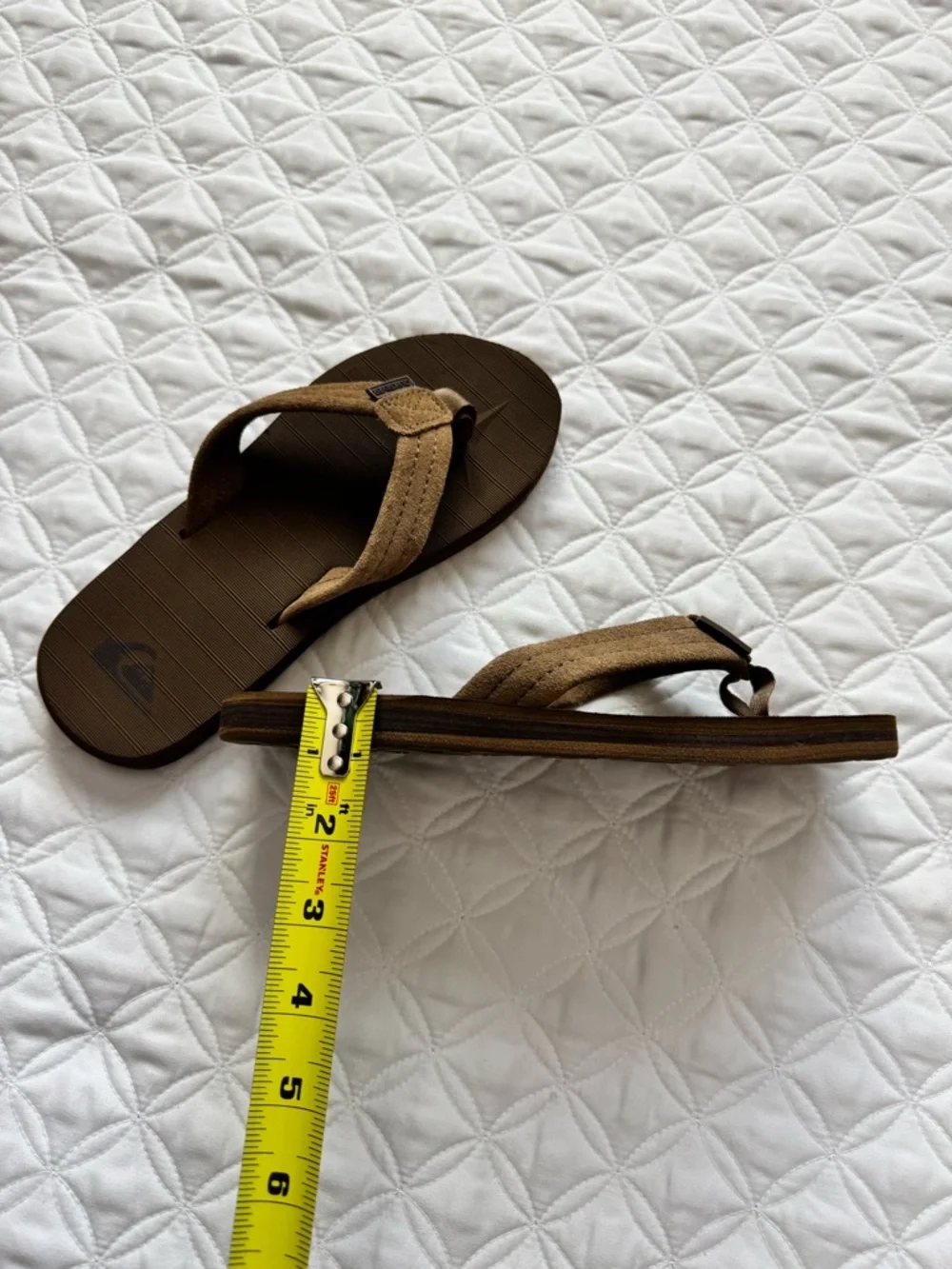 NWOT Quiksilver Carver Suede Core Tan Brown Youth Flip Flop Sandals Size 5
